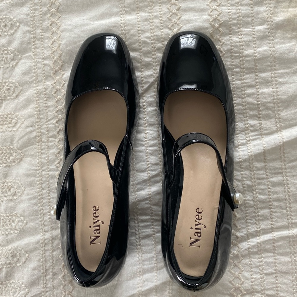 NWOT black vegan patent leather Mary Jane shoes